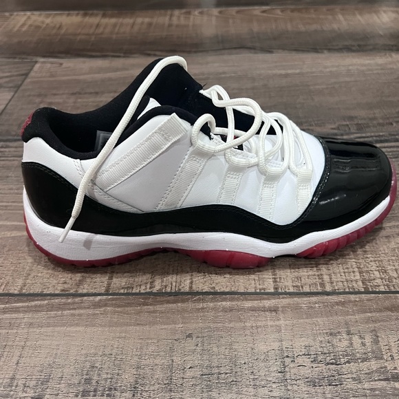 Jordan 11 Retro Low Concord Slightly Worn Small stain Women’s 8 Retails $598 - Picture 9 of 9